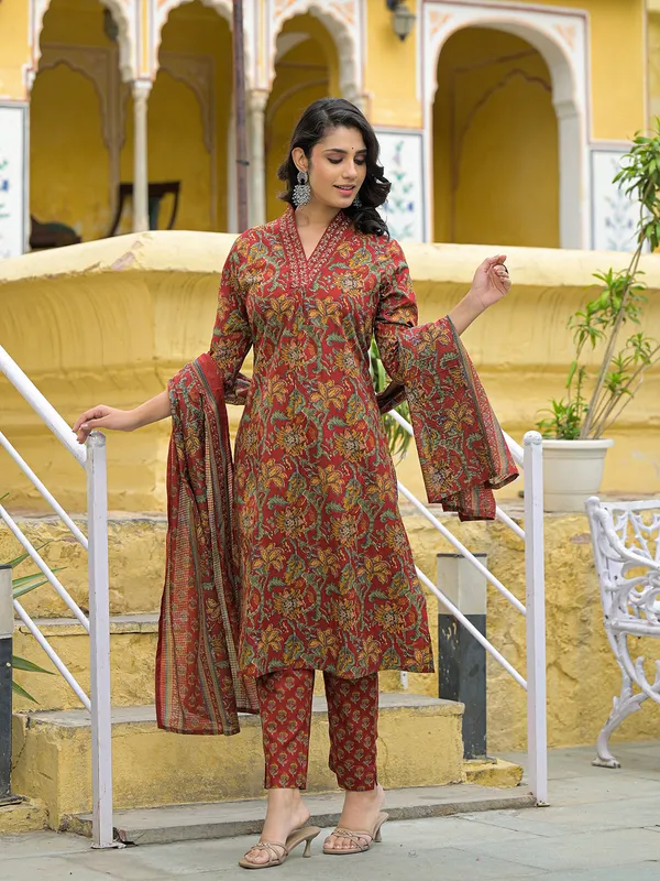 Maroon_Cotton_V-Neck_Kurta_Pant_Set_With_Dupatta_For_Women