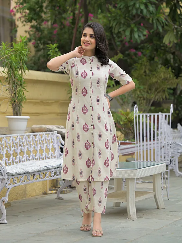 Off_White_Cotton_Printed_Kurta_Pant_Set_For_Women