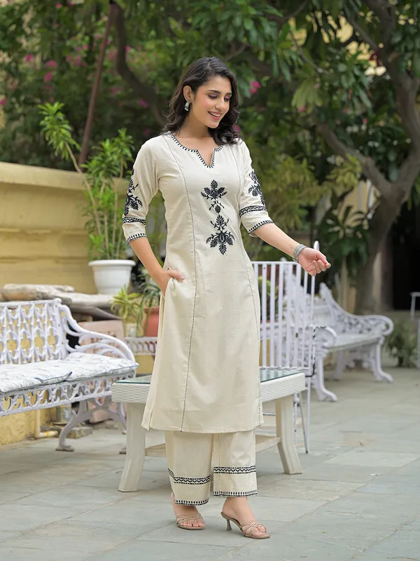 Off_White_Solid_Black_Embroidery_Kurta_Pant_Set_For_Women