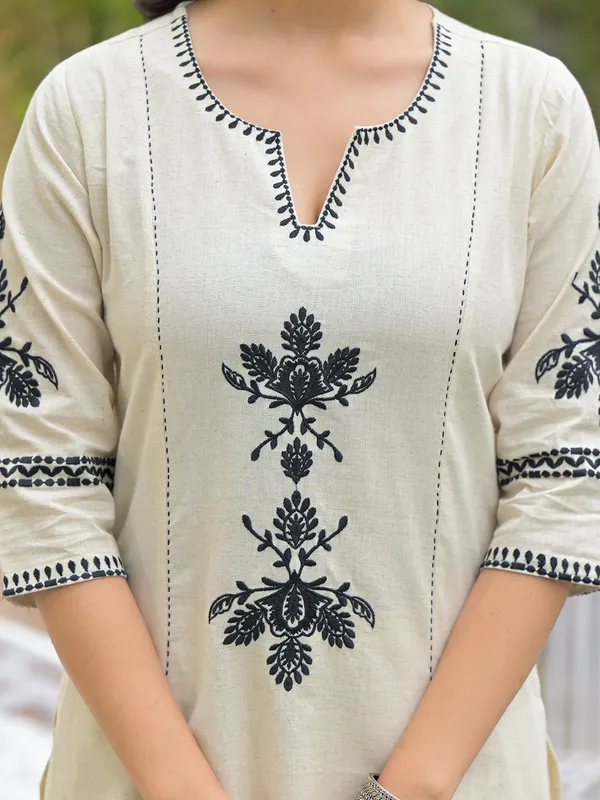 Off_White_Solid_Black_Embroidery_Kurta_Pant_Set_For_Women