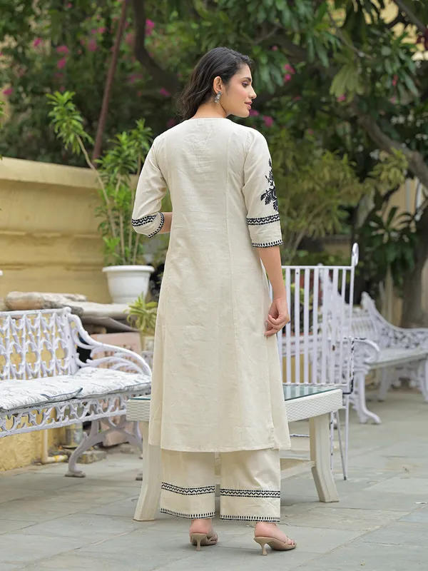 Off_White_Solid_Black_Embroidery_Kurta_Pant_Set_For_Women