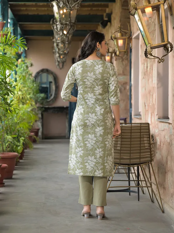 Olive_Green_Cotton_Kurta_Pant_With_Dupatta_For_Women
