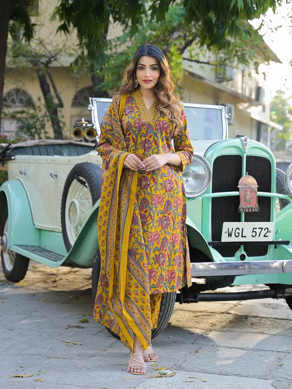 Yellow_Floral_Print_Cotton_Fabric_A-Line_Kurta_Pant_With_Dupatta_For_Women