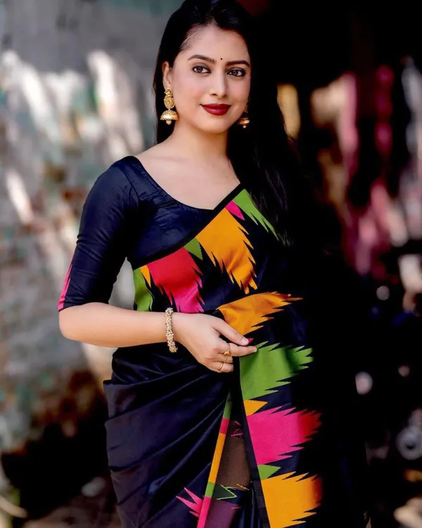 Premium_Black_Soft_Silk_Saree_with_Rich_Pallu_and_All-Over_Jacquard_Work