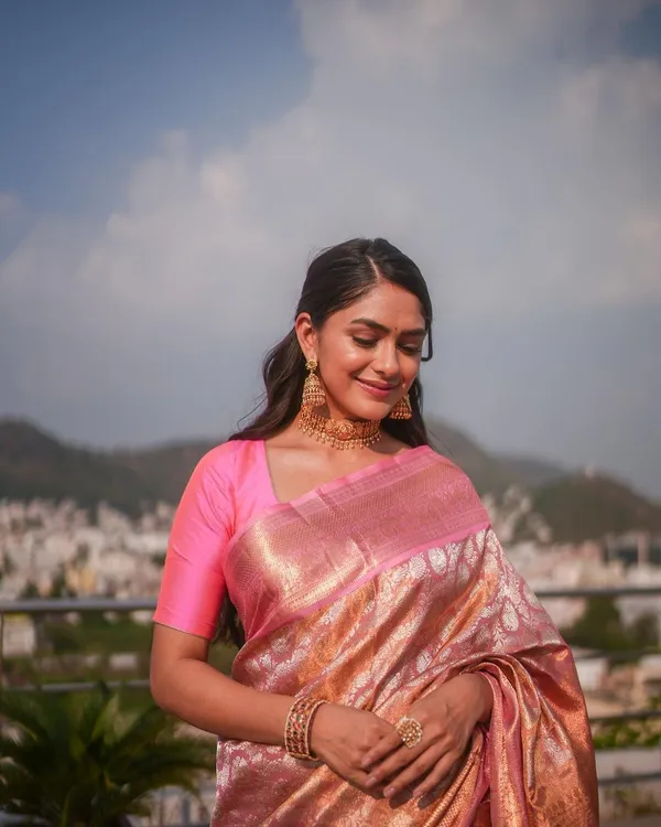 Premium_Pink_Soft_Silk_Saree_with_Rich_Pallu_and_Jacquard_Work
