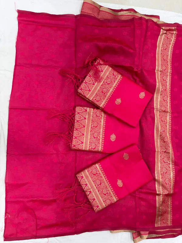 Premium_Rani_Pink_Soft_Silk_Saree_with_Rich_Pallu_&_Jacquard_Work