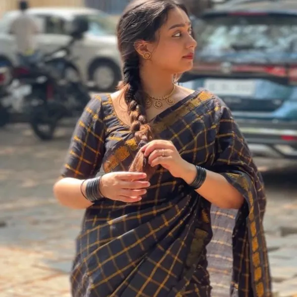 Premium_Black_Silk_Saree_with_Rich_Pallu_and_All-Over_Jacquard_Work