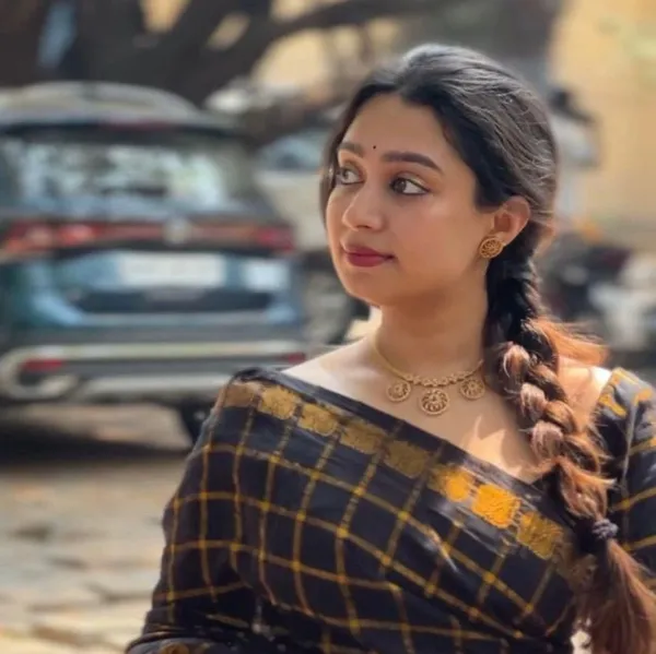 Premium_Black_Silk_Saree_with_Rich_Pallu_and_All-Over_Jacquard_Work