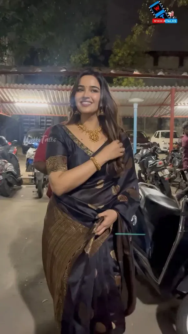 Premium_Black_Soft_Silk_Saree_with_Rich_Pallu_and_All-Over_Jacquard_Work