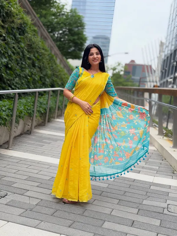 Yellow_Linen_Cotton_With_Digital_Print_Saree_For_Women