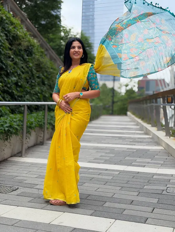 Yellow_Linen_Cotton_With_Digital_Print_Saree_For_Women