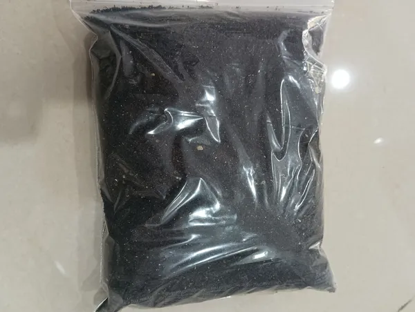 Organic_Potting_Mixture_brown_black