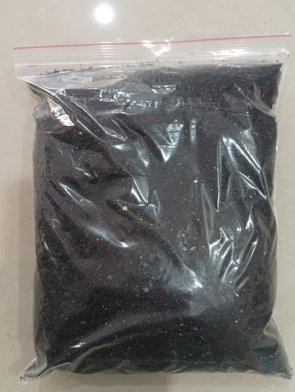 Organic_Potting_Mixture_brown_black