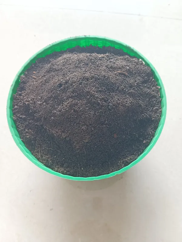 Organic_Potting_Mixture_brown_black