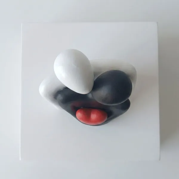 Eternal_Embrace_Ceramic_Couple_Decoratives
