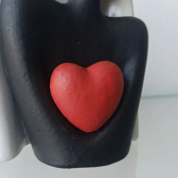 Eternal_Embrace_Ceramic_Couple_Decoratives