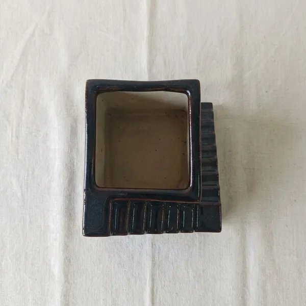 Elevator_Planter_Ceramic_Brown