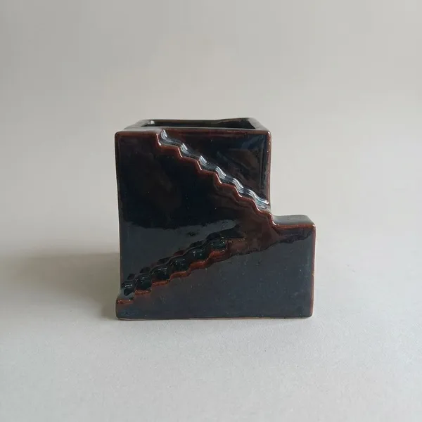 Elevator_Planter_Ceramic_Brown