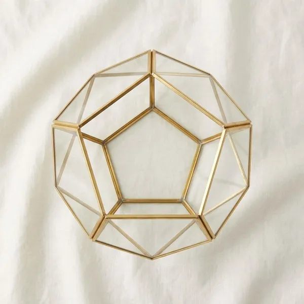 Octagon_Terrarium_Glass_And_Metal