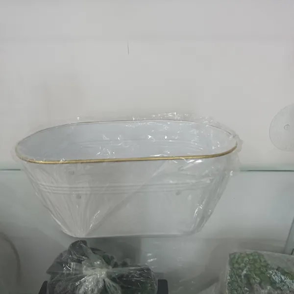 Metal_Railing_Planter__White_Decoratives