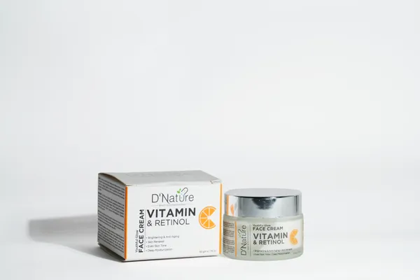 White_Natural_Skincare_Cream_With_Vitamin_C_&_Retinol_Actives