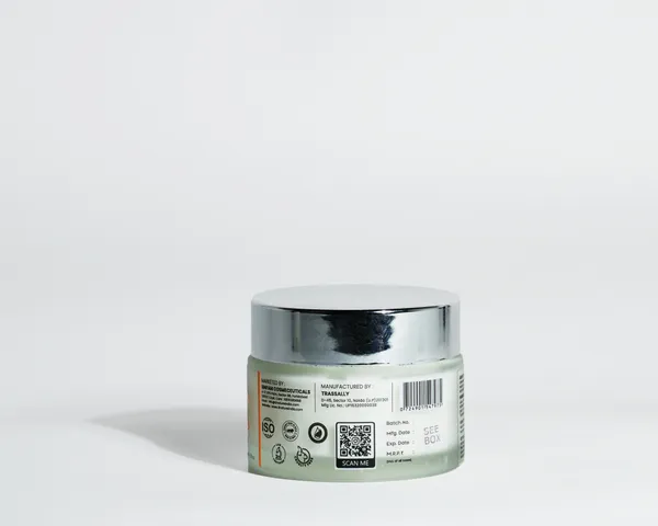 White_Natural_Skincare_Cream_With_Vitamin_C_&_Retinol_Actives