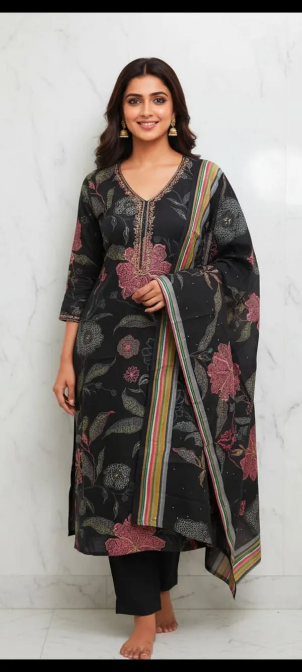 Black_Floral_Charm_Muslin_Kurta_Set_For_Women