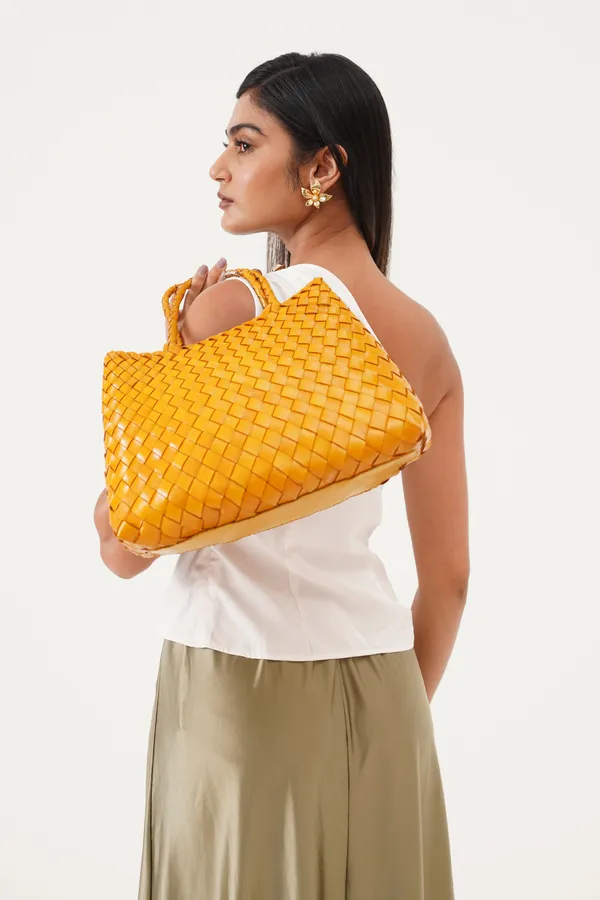 Amber_Glow_Premium_Leather_Shoulder_Bag_For_Women
