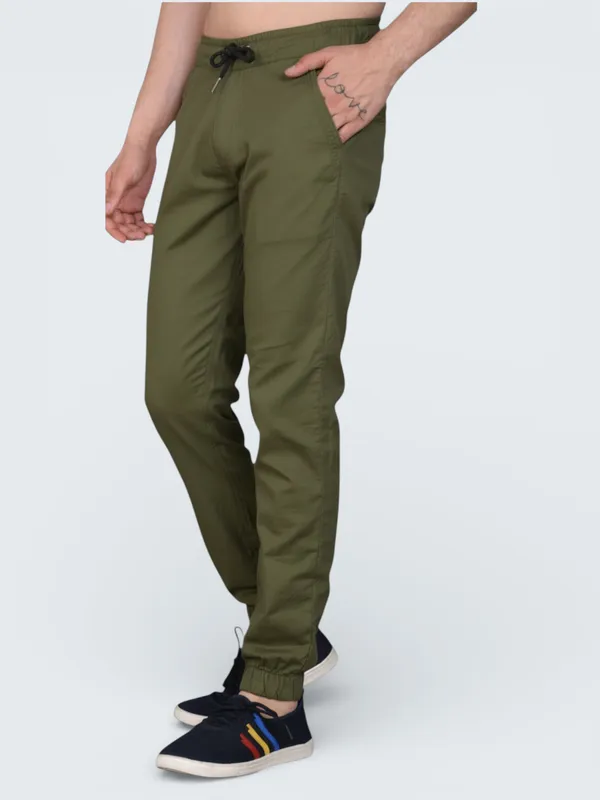 Olive_Cotton_Blend_Relaxed_Fit_Casual_Jogger_For_Men