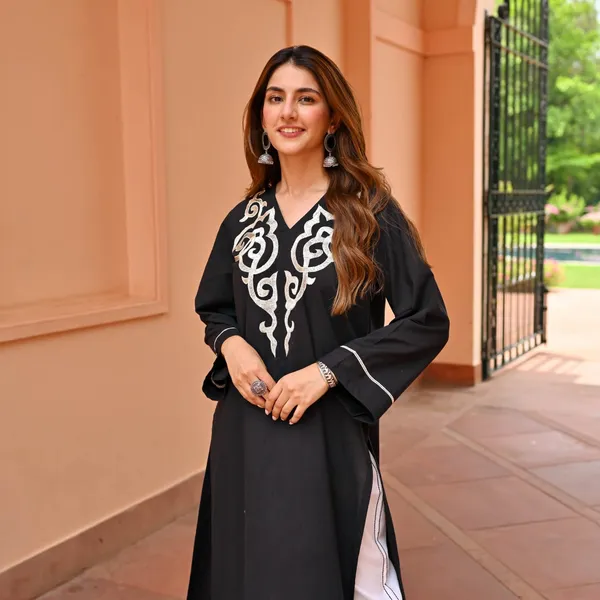Raha_black_embroidery_kurta_with_pants
