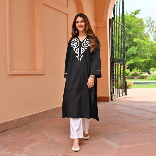 Raha_black_embroidery_kurta_with_pants