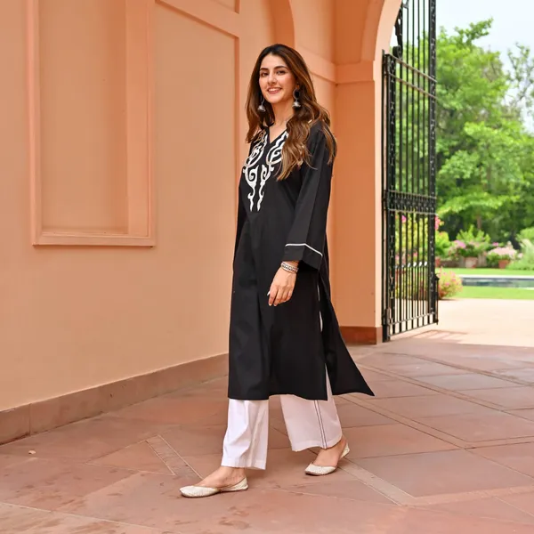Raha_black_embroidery_kurta_with_pants