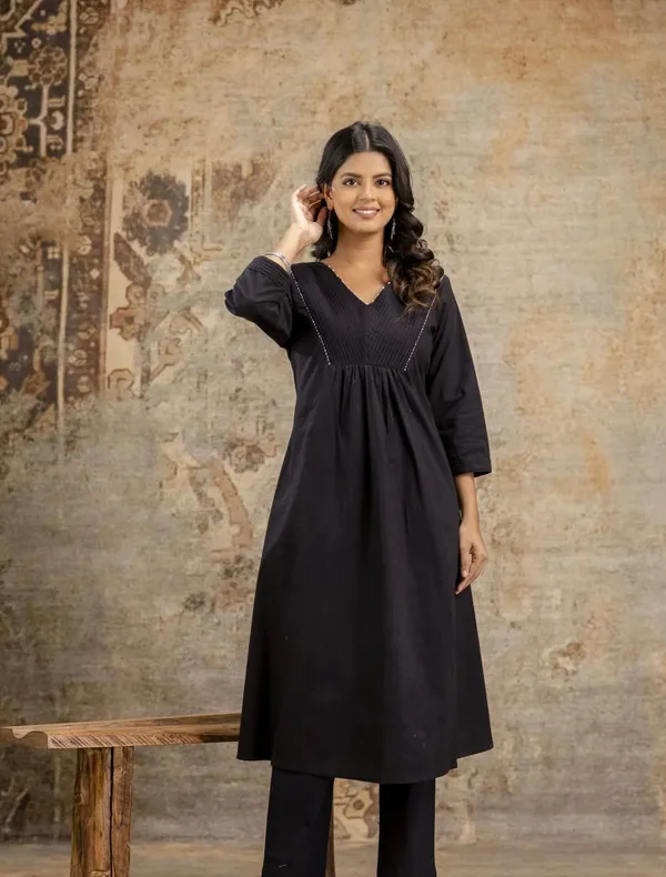 Black_Classic_Cotton_Pintuck_Kurta_For_Women