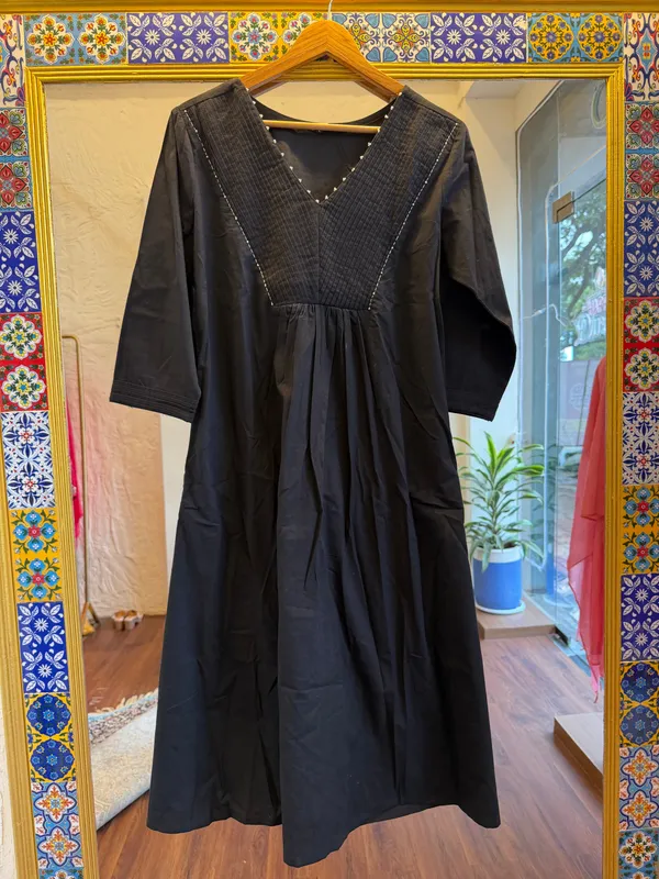Black_Classic_Cotton_Pintuck_Kurta_For_Women