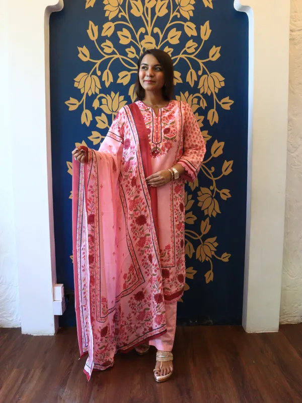 Light_Pink_Floral_Printed_Cotton_Suit_Set_For_Women