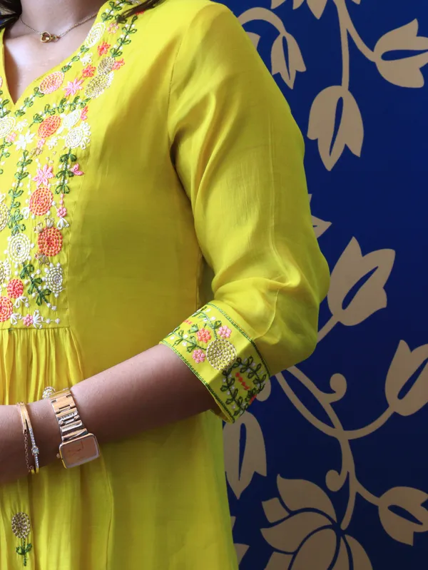 Yellow_Floral_Thread_Work_Kurta_Set_For_Women