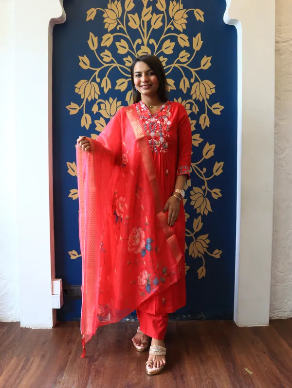 Bright_Pink_Floral_Thread_Work_Kurta_Set_For_Women