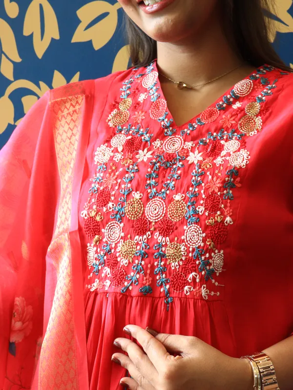 Bright_Pink_Floral_Thread_Work_Kurta_Set_For_Women