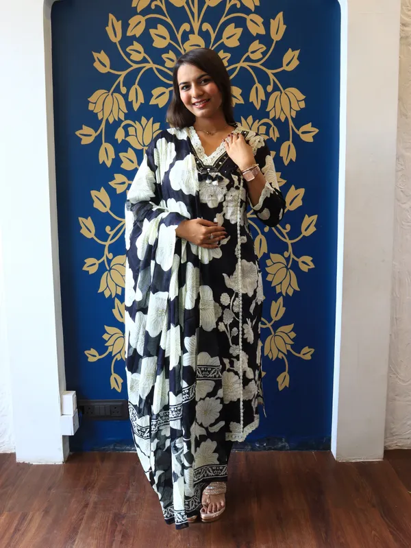 Black_The_Gulbahar_Printed_Kurta_Set_For_Women