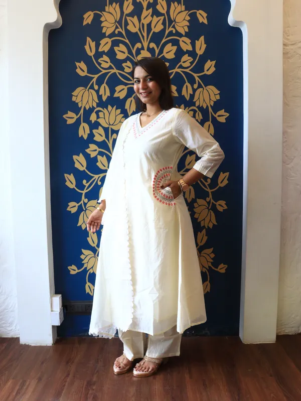 Ivory_Cotton_Chanderi_A-Line_Kurta_Set_With_Scalloped_Lace_Dupatta_For_Women