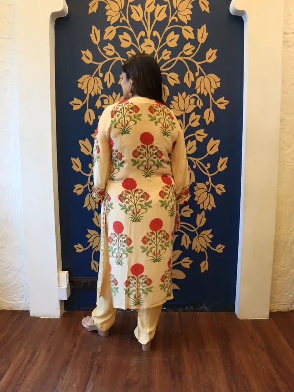 Butter_Cream_Crepe_Silk_Kurta_Set_With_Printed_Floral_Bootas_For_Women