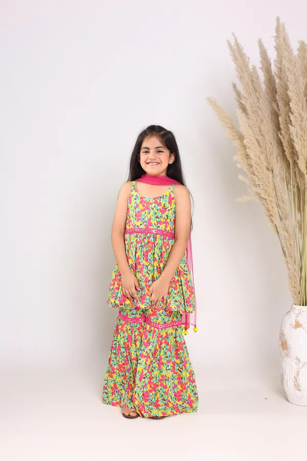 Yellow_Pure_Cotton_Sleeveless_Printed_Knee_Length_Kurta_Sets_For_Girls