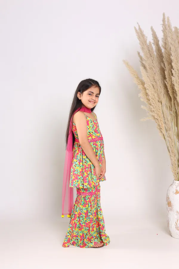 Yellow_Pure_Cotton_Sleeveless_Printed_Knee_Length_Kurta_Sets_For_Girls