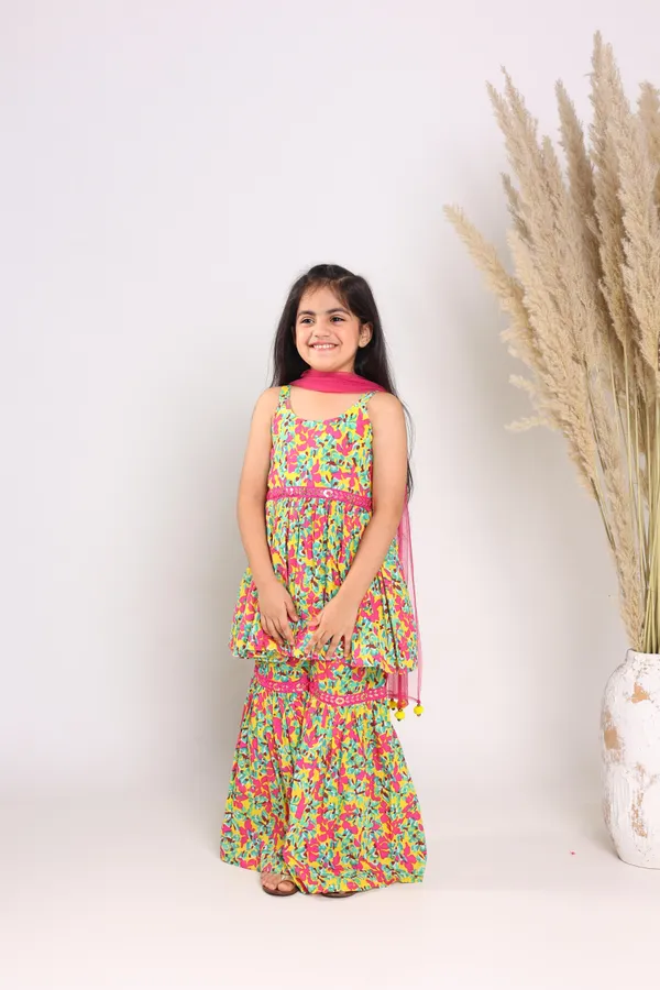 Yellow_Pure_Cotton_Sleeveless_Printed_Knee_Length_Kurta_Sets_For_Girls
