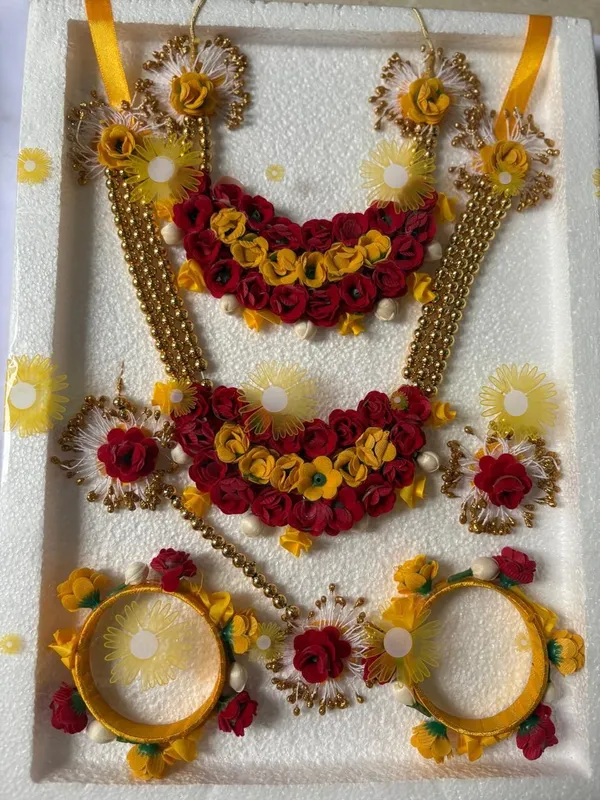 Red_Fabric_Necklace_&_Bangles_Set_For_Women_(Pack_Of_1)