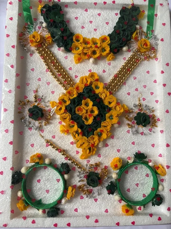 Green_Fabric_Necklace_For_Women