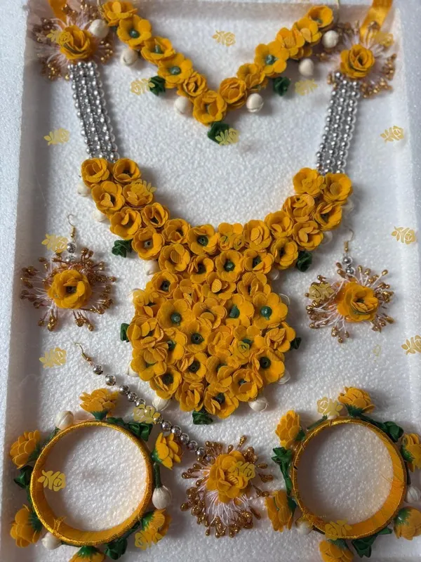 Yellow_Fabric_Necklace_For_Women