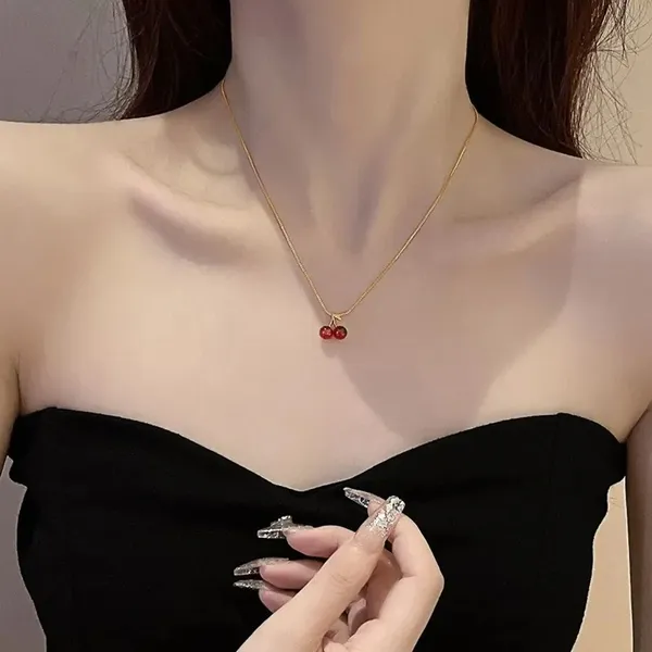 Gold_&_Red_Enamel_Pendant_Set_For_Women