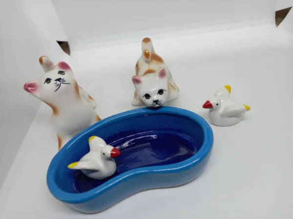 Pack_Of_6_-_Creamic_Miniature_Cats_And_Planter