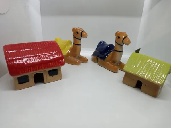 Pack_Of_4_-_Ceramic_Miniature_Hut_&_Camel_For_Home_Decor